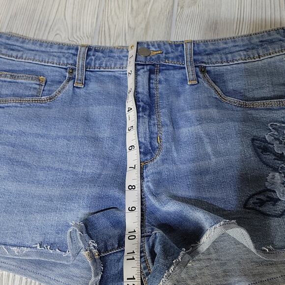 Universal Thread Shortie Shorts, Jean Shorts 2.5" Inseam, Embossed, NWT= - Picture 10 of 12